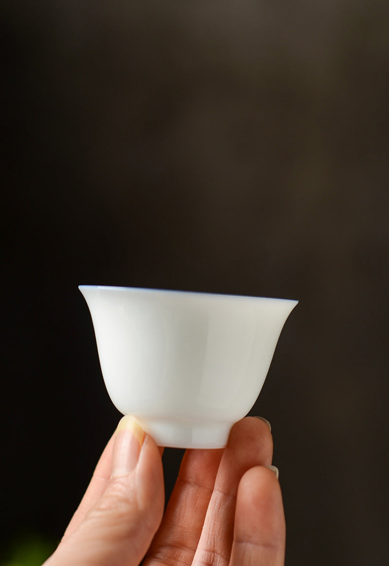 Tasse à thé en céramique blanche classique Gohobi faite à la main avec bord bleu (version standard 60 ml)