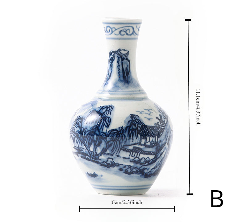 Vase en porcelaine bleu et blanc peint à la main Gohobi (eau et montagnes)