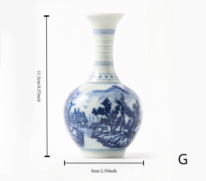 Vase en porcelaine bleu et blanc peint à la main Gohobi (eau et montagnes)