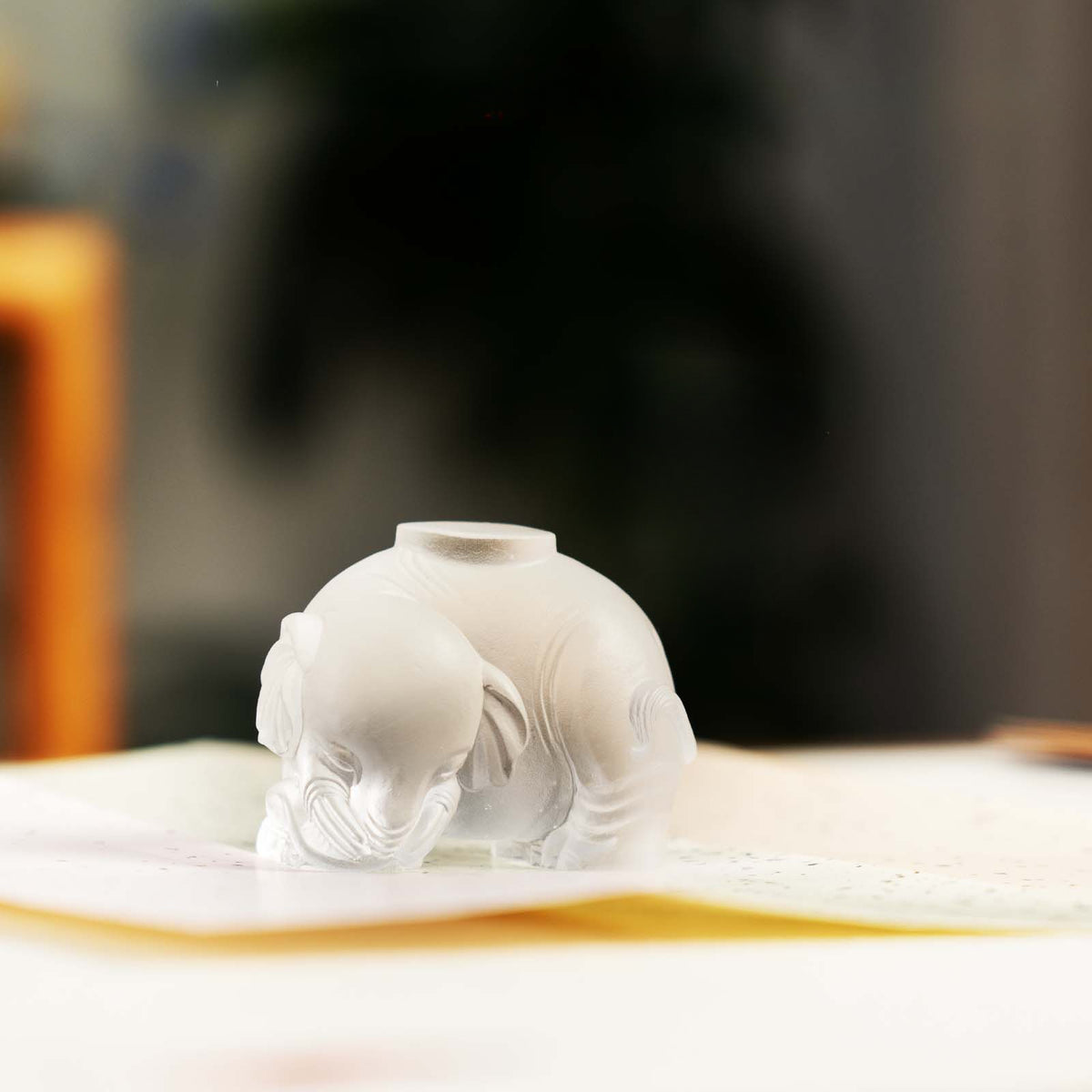 Porte-stylo en verre coloré en forme d'éléphant en pate de verre Gohobi