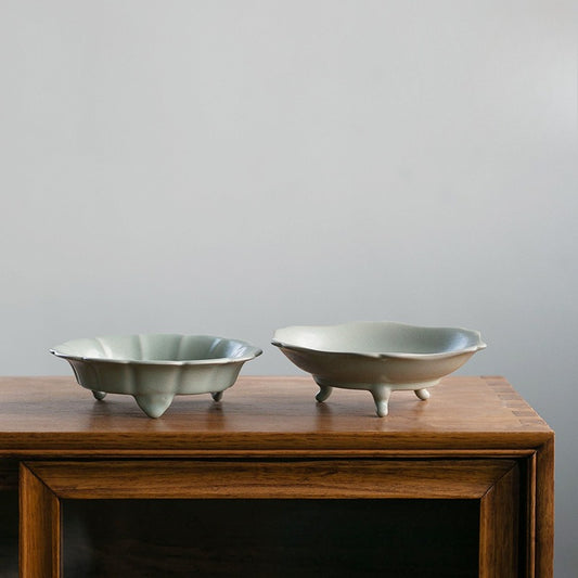 Gohobi Ru Kiln Three-Legged Ikebana Planter – Ice Crackle Celadon Ceramic Narcissus Bowl