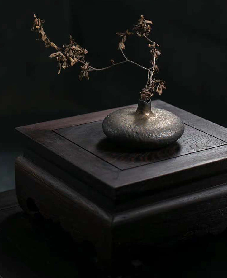 Ensemble de vases de table ronds et carrés de style japonais Gohobi dorés et noirs