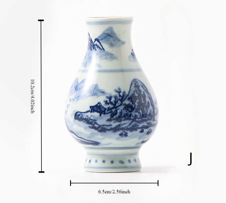Vase en porcelaine bleu et blanc peint à la main Gohobi (eau et montagnes)