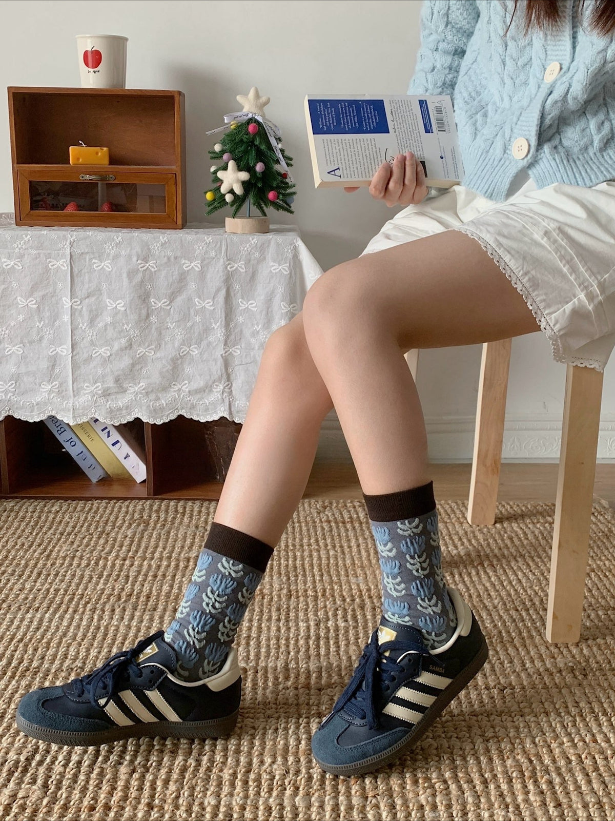 Gohobi Japanese Embossed Flower Mid-Calf Socks