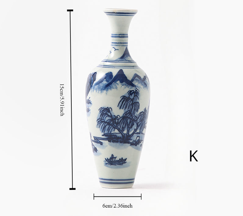 Vase en porcelaine bleu et blanc peint à la main Gohobi (eau et montagnes)