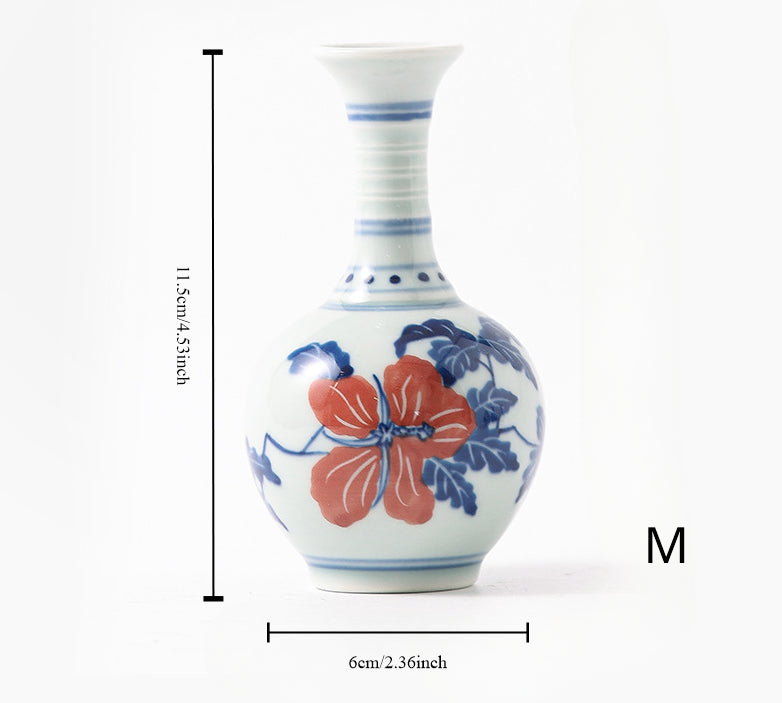 Vase en porcelaine bleu et blanc peint à la main Gohobi (eau et montagnes)