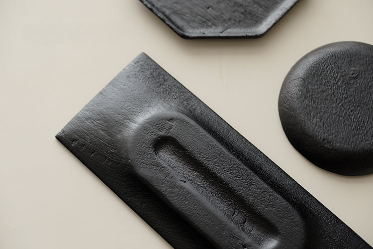 Plateau noir en bois carbonisé de style japonais Gohobi Wabi-Sabi 002