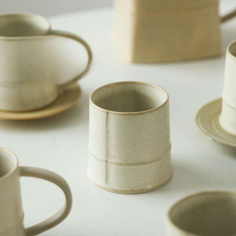 Théière et tasses blanches au design moderne de Gohobi