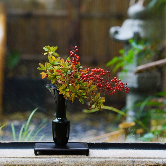 Gohobi Japanese Ikebana Flower Arranger Vase – Minimalist Ceramic Decorative Vessel