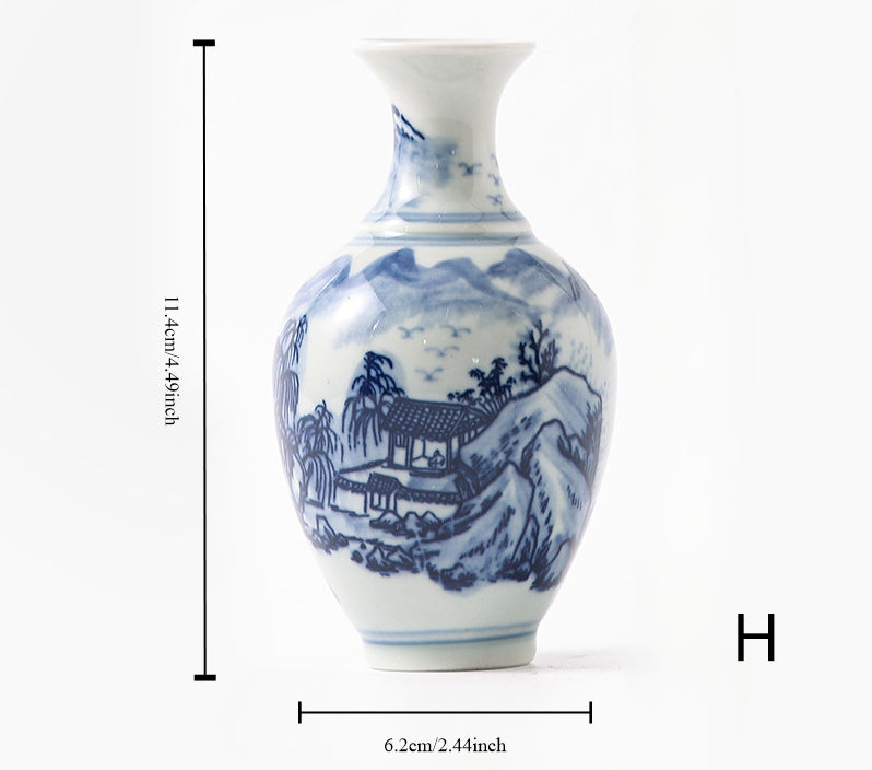 Vase en porcelaine bleu et blanc peint à la main Gohobi (eau et montagnes)