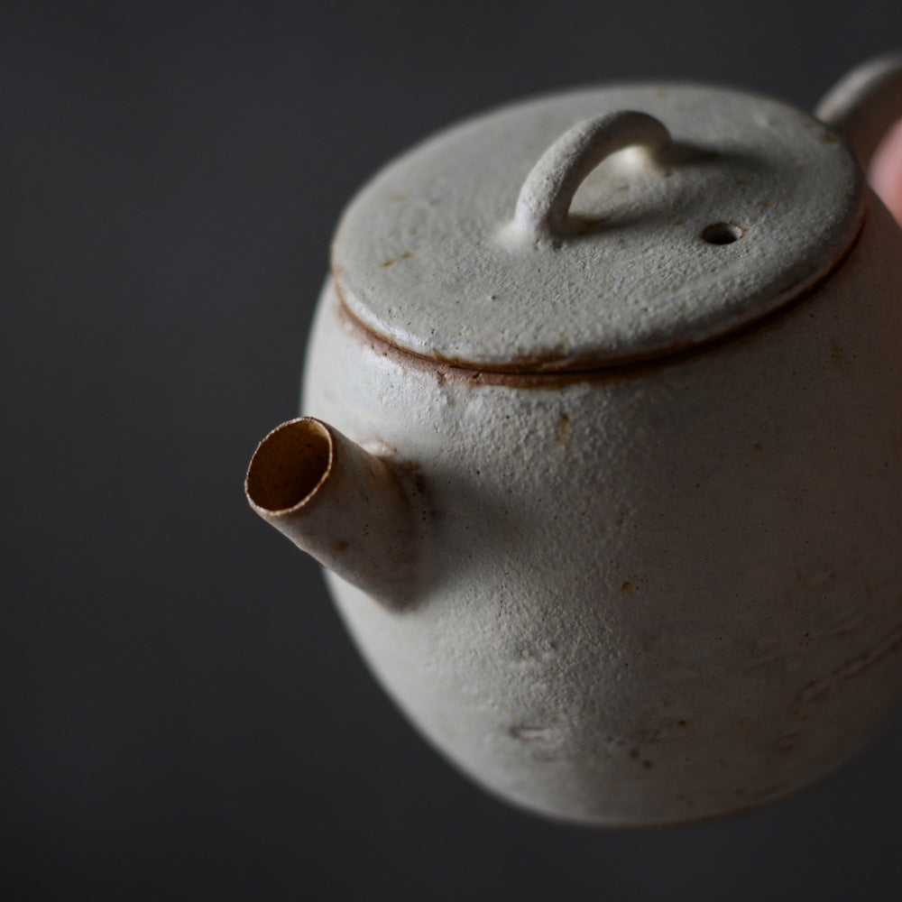Gohobi Handmade Pulverised Kohiki White Teapots