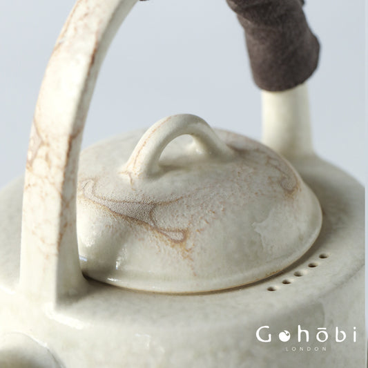 Gohobi Firewood Shino Beam Pot – Handmade 1L Ceramic Teapot