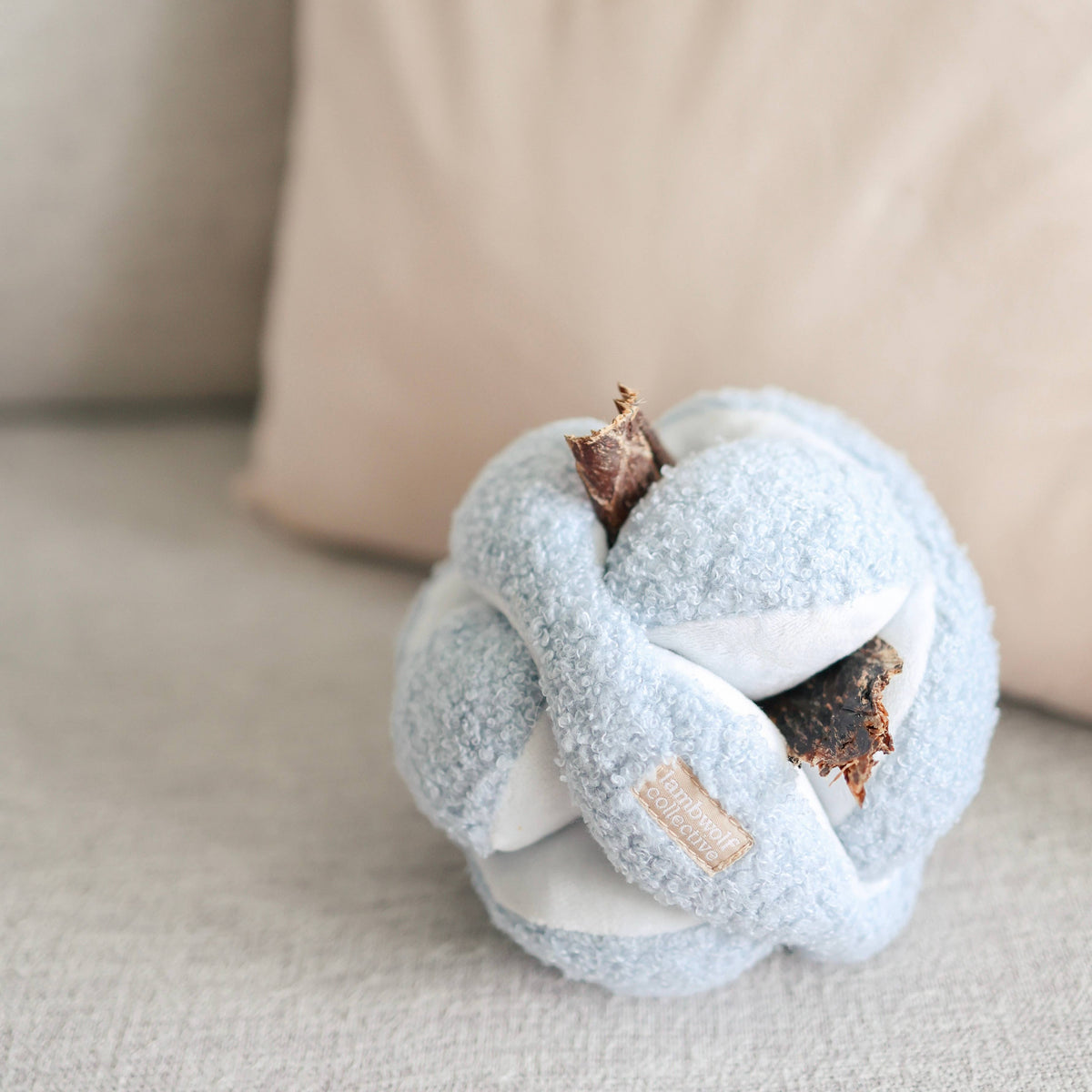 Lambwolf MONTI//Enrichment dog toy