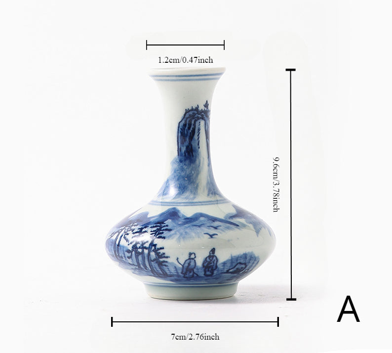 Vase en porcelaine bleu et blanc peint à la main Gohobi (eau et montagnes)