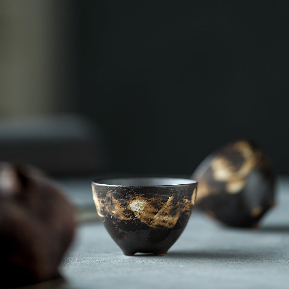 Tasse à thé à trois pieds en céramique faite à la main par Gohobi