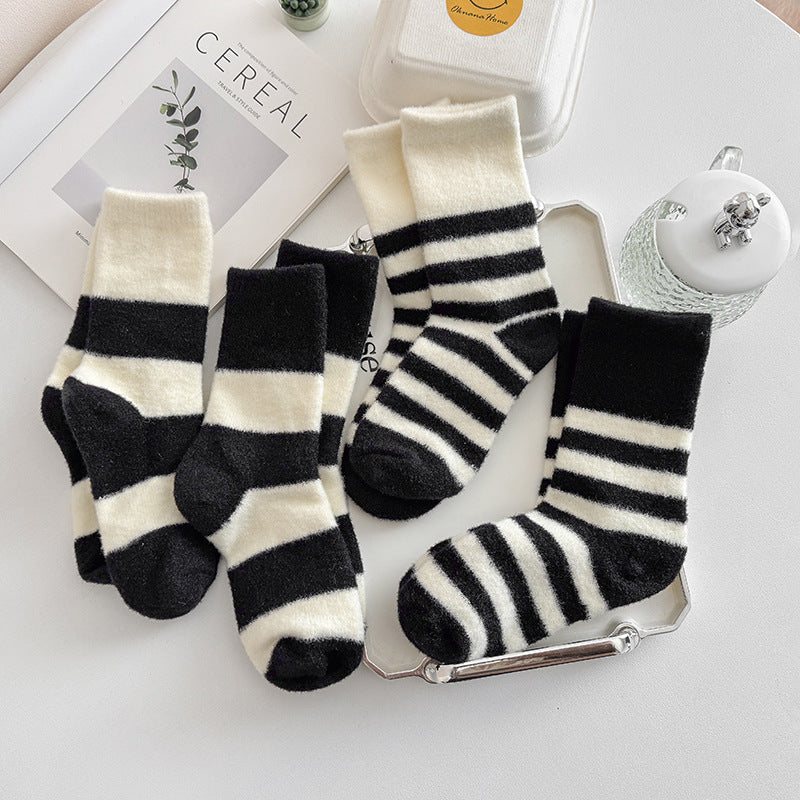 Chaussettes en velours à rayures noires et blanches Gohobi