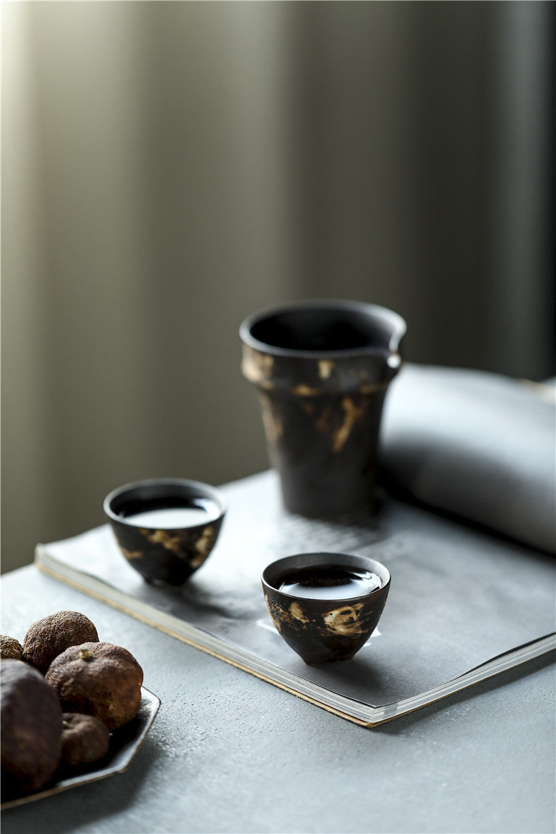 Tasse à thé à trois pieds en céramique faite à la main par Gohobi
