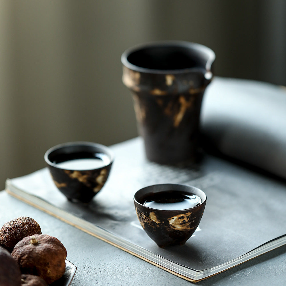 Tasse à thé à trois pieds en céramique faite à la main par Gohobi