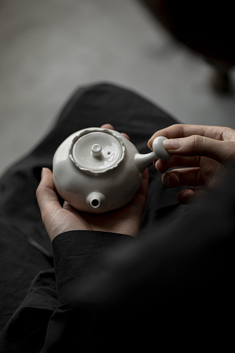 Gohobi Grass Ash Side-Handle Teapot