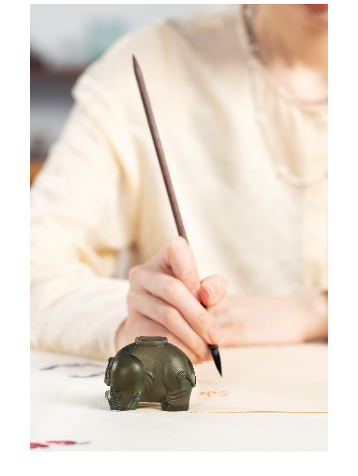 Porte-stylo en verre coloré en forme d'éléphant en pate de verre Gohobi