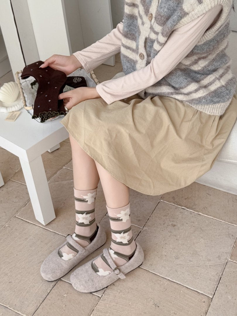Gohobi Japanese Embossed Floral Mid-Calf Socks