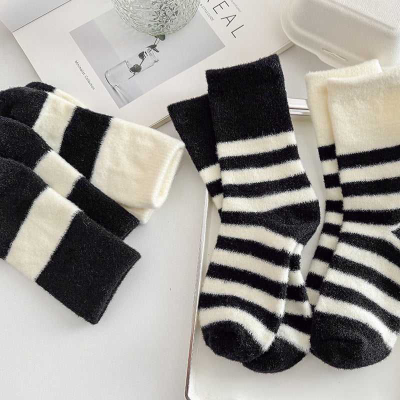 Chaussettes en velours à rayures noires et blanches Gohobi