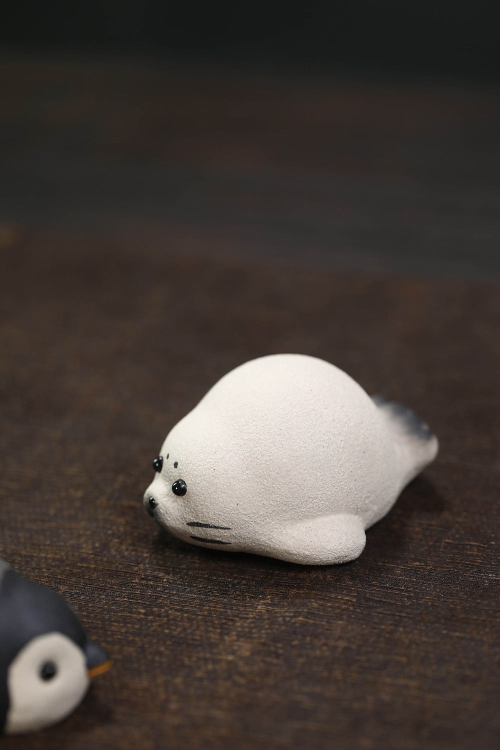 Gohobi - Décoration faite à la main en céramique YiXing en forme de pingouin et de phoque