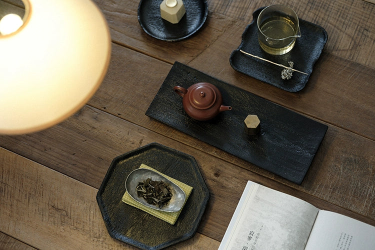 Plateau noir en bois carbonisé de style japonais Gohobi Wabi-Sabi 002