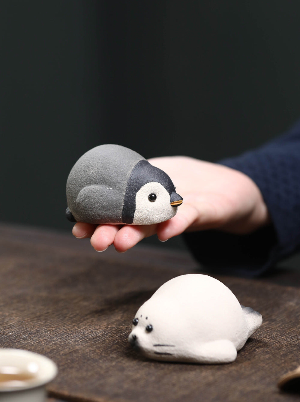 Gohobi - Décoration faite à la main en céramique YiXing en forme de pingouin et de phoque