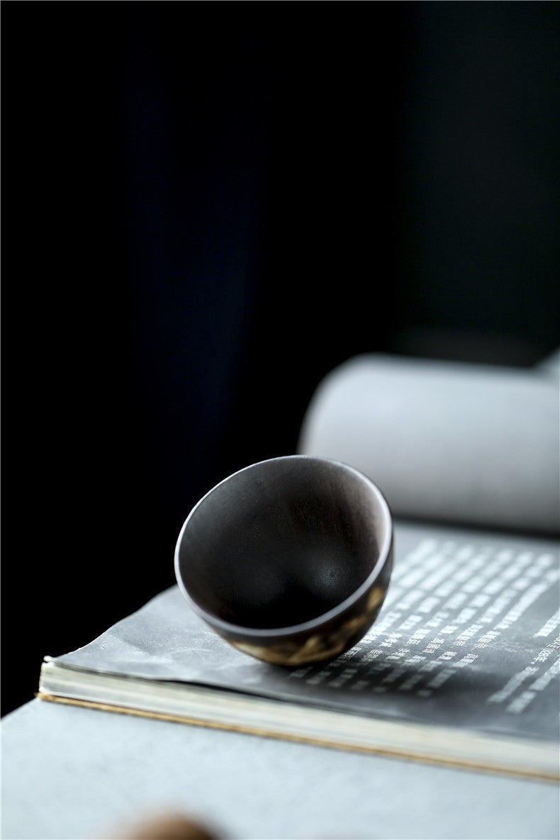 Tasse à thé à trois pieds en céramique faite à la main par Gohobi