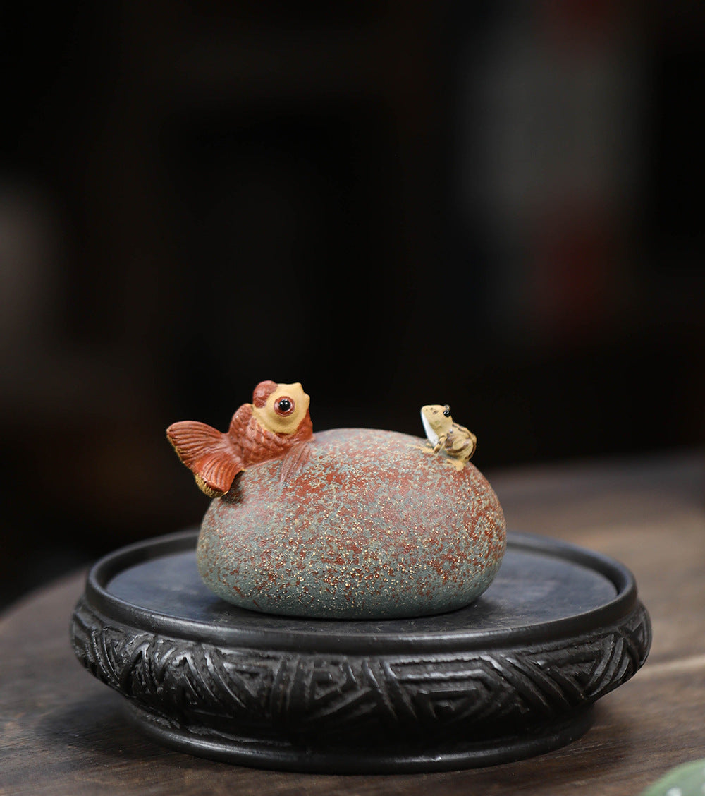 Gohobi Handmade Ceramic YiXing Clay Goldfish and Frog Ornament Tea pet