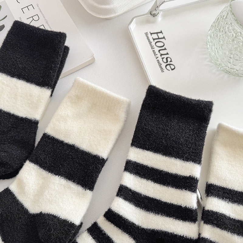 Chaussettes en velours à rayures noires et blanches Gohobi