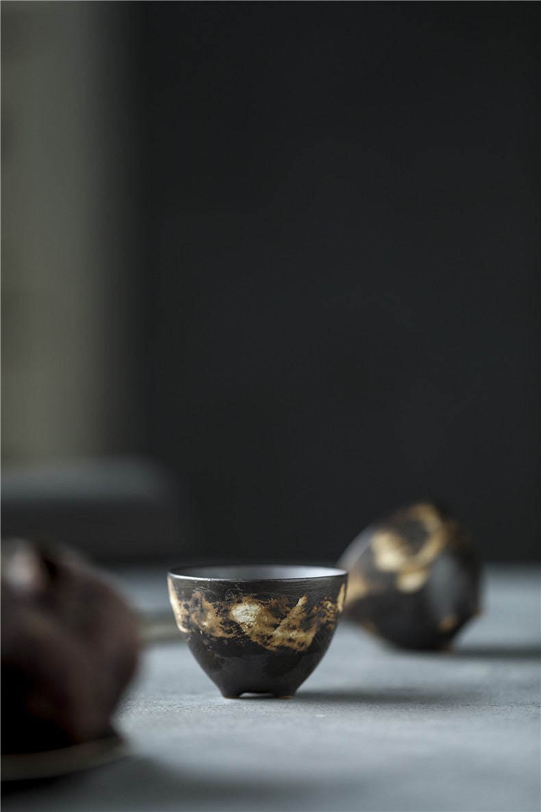 Tasse à thé à trois pieds en céramique faite à la main par Gohobi