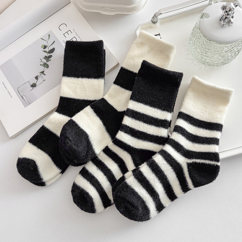Chaussettes en velours à rayures noires et blanches Gohobi