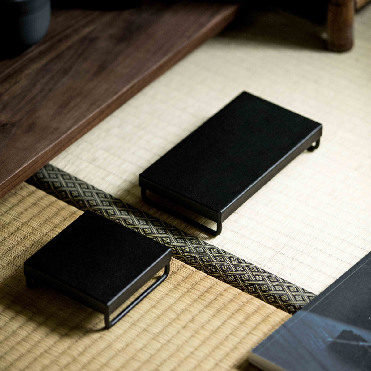 Plateau carré en fer noir style japonais Gohobi Wabi-Sabi 006