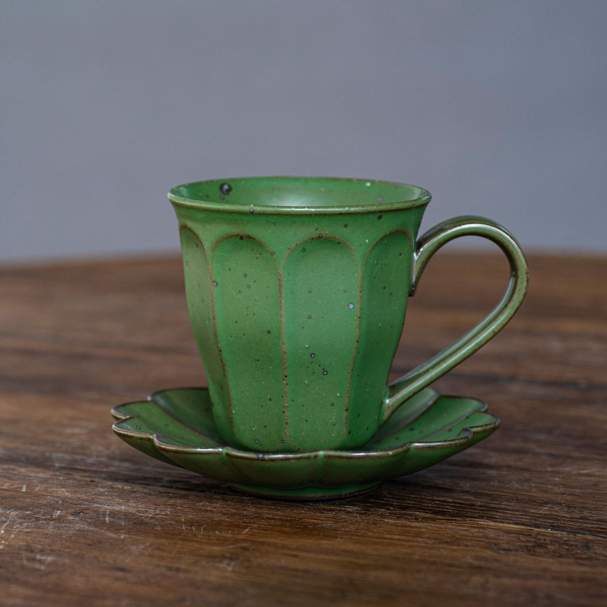 Ensemble de tasses à café et soucoupes en grès faites à la main par Gohobi