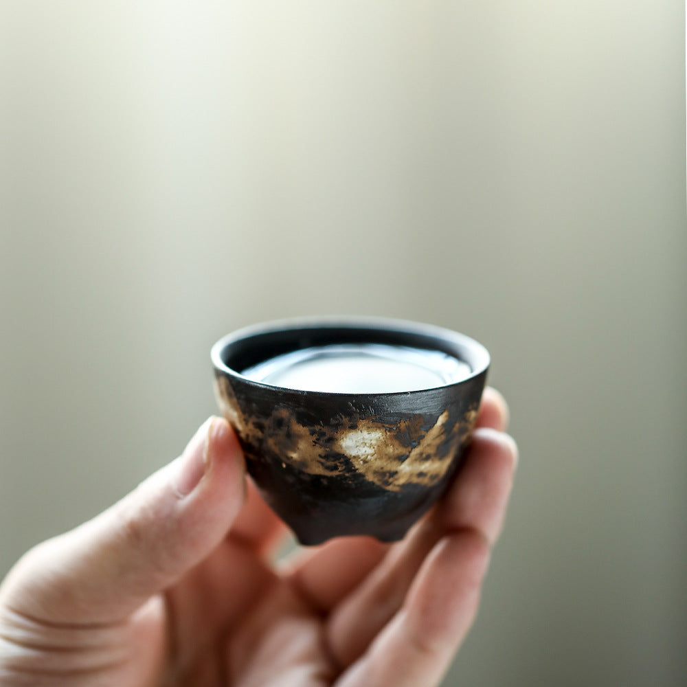 Tasse à thé à trois pieds en céramique faite à la main par Gohobi