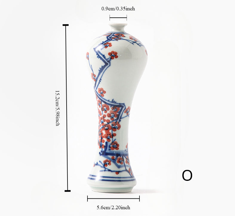 Vase en porcelaine bleu et blanc peint à la main Gohobi (eau et montagnes)