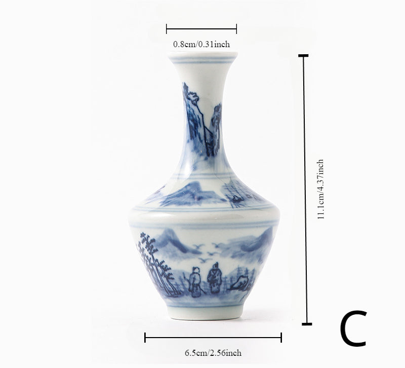 Vase en porcelaine bleu et blanc peint à la main Gohobi (eau et montagnes)