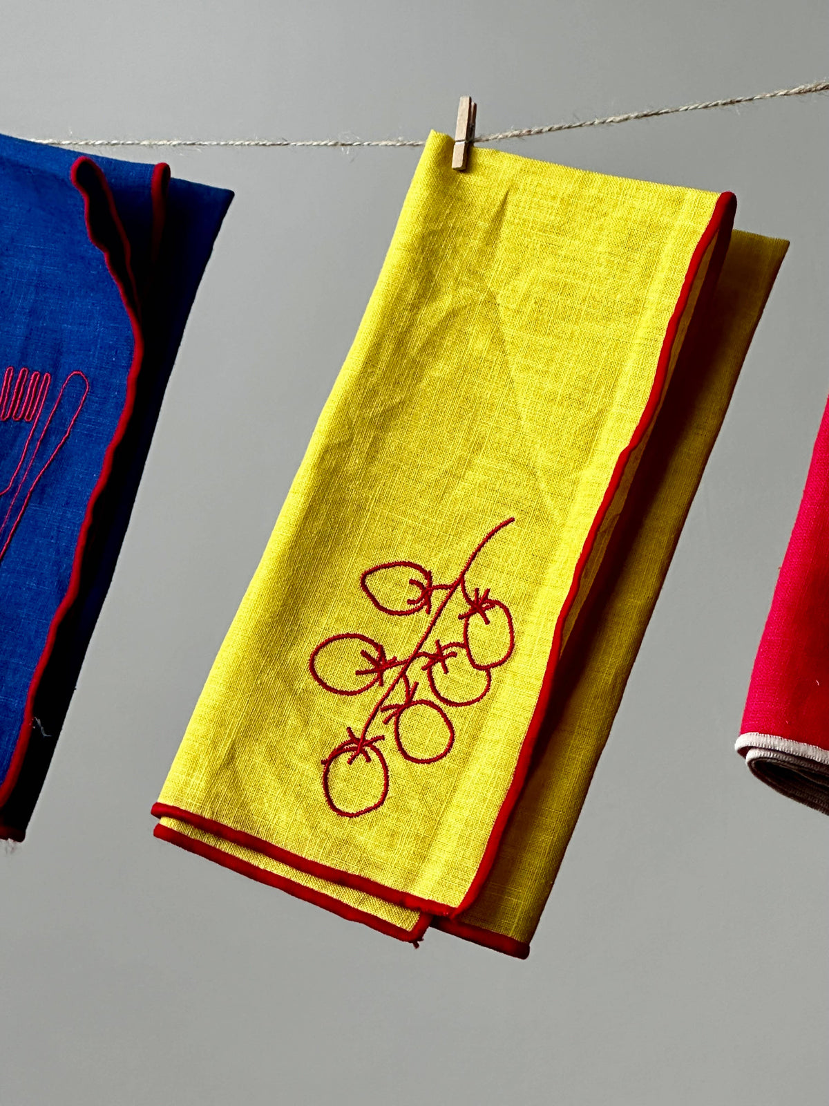 MÆGEN Linen Blend Napkins - Vine Tomatoes (Set of 2)
