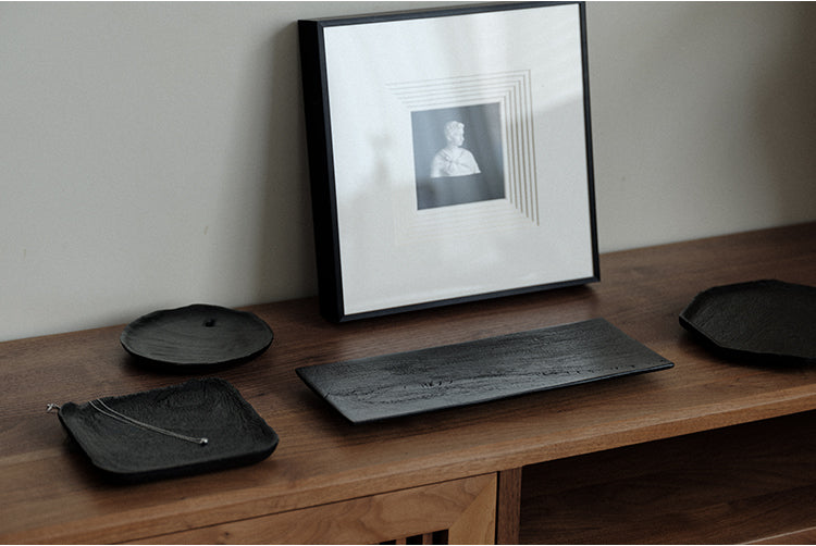 Plateau noir en bois carbonisé de style japonais Gohobi Wabi-Sabi 002