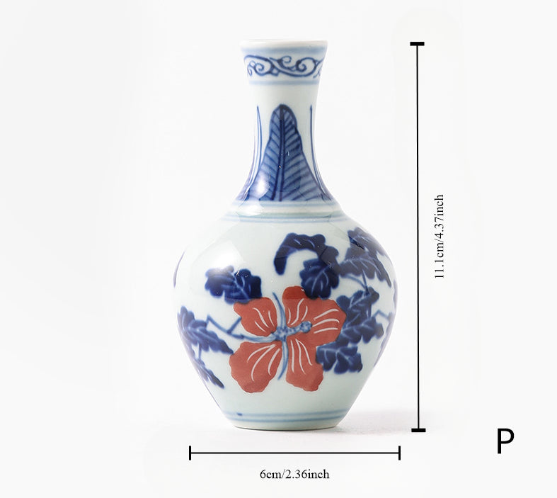 Vase en porcelaine bleu et blanc peint à la main Gohobi (eau et montagnes)