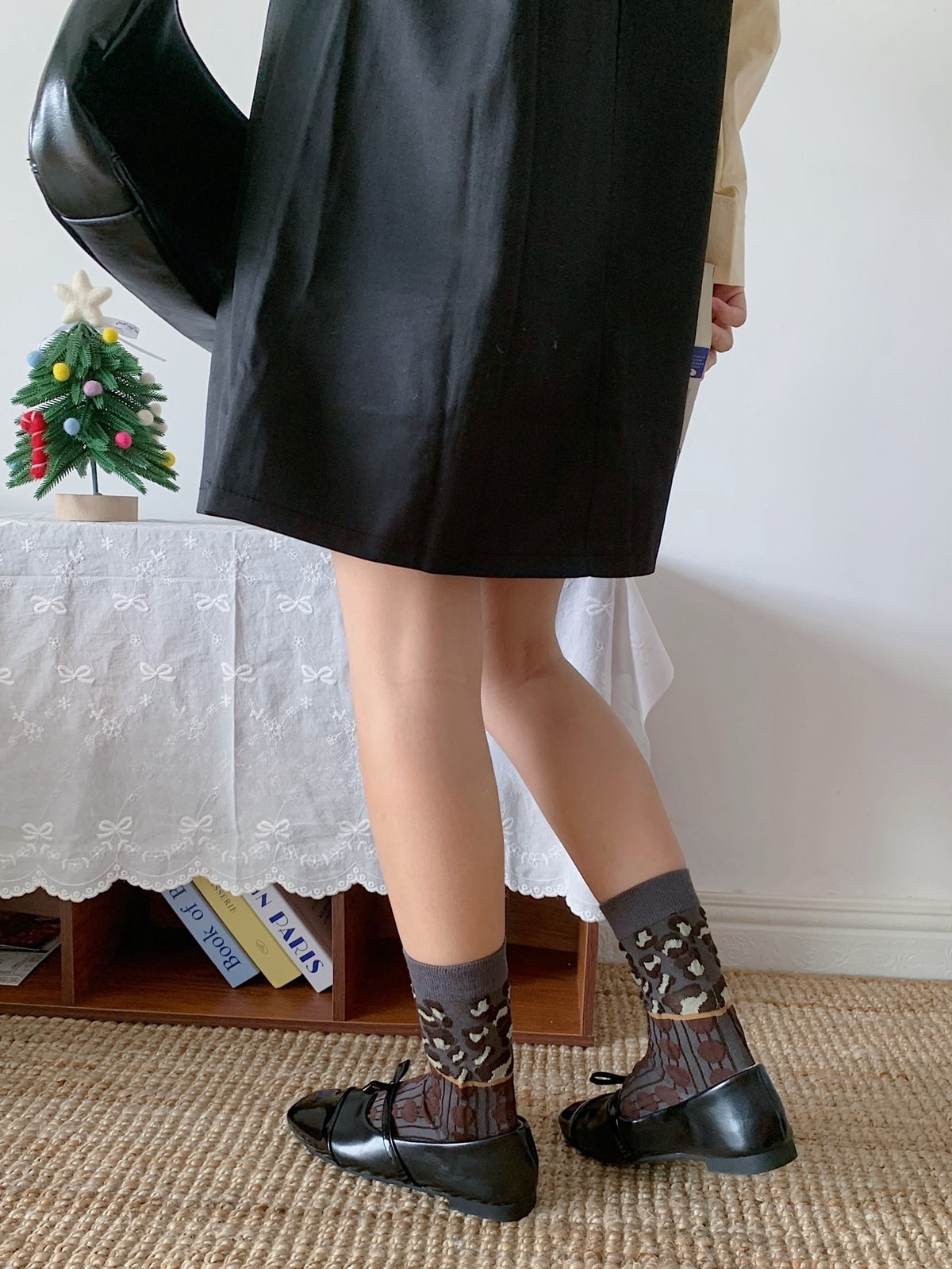 Gohobi Embossed Leopard Pattern Mid-Calf Socks