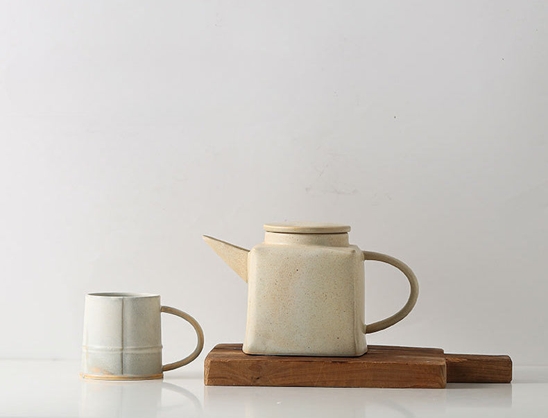 Théière et tasses blanches au design moderne de Gohobi