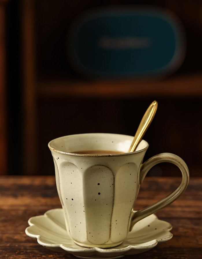 Ensemble de tasses à café et soucoupes en grès faites à la main par Gohobi