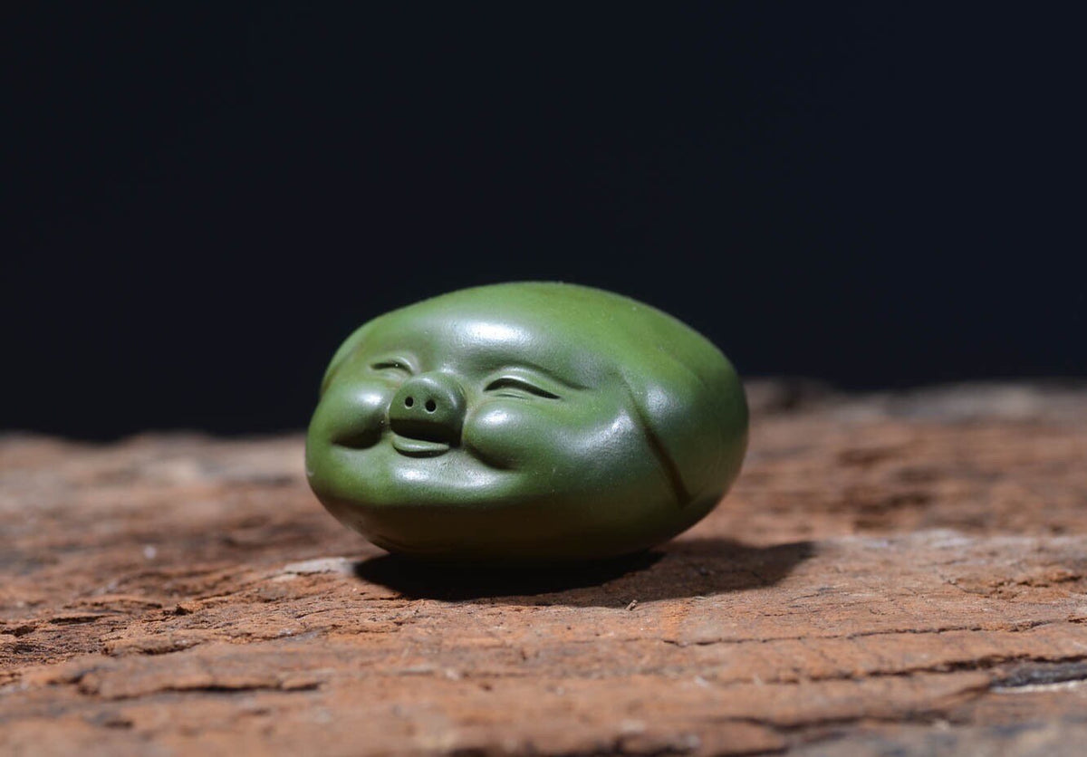 Gohobi Handmade green pig ornaments Tea pets ceramic YiXing clay Chinese Gongfu tea Kung fu tea Japanese Chado unique ornaments