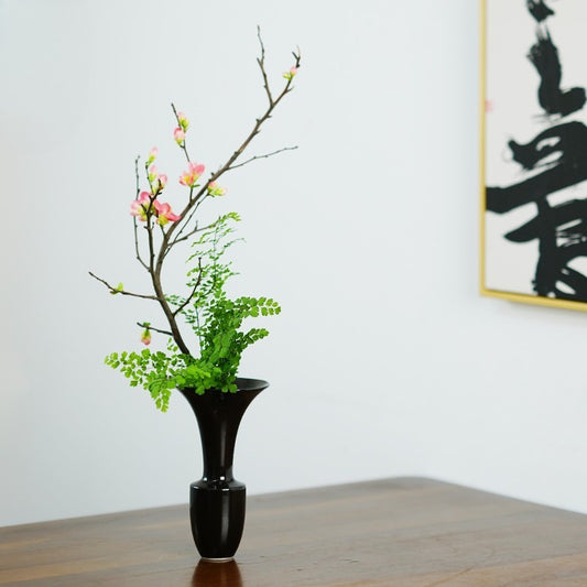 Gohobi Japanese Ikebana Flower Arranger Vase – Minimalist Ceramic Decorative Vessel