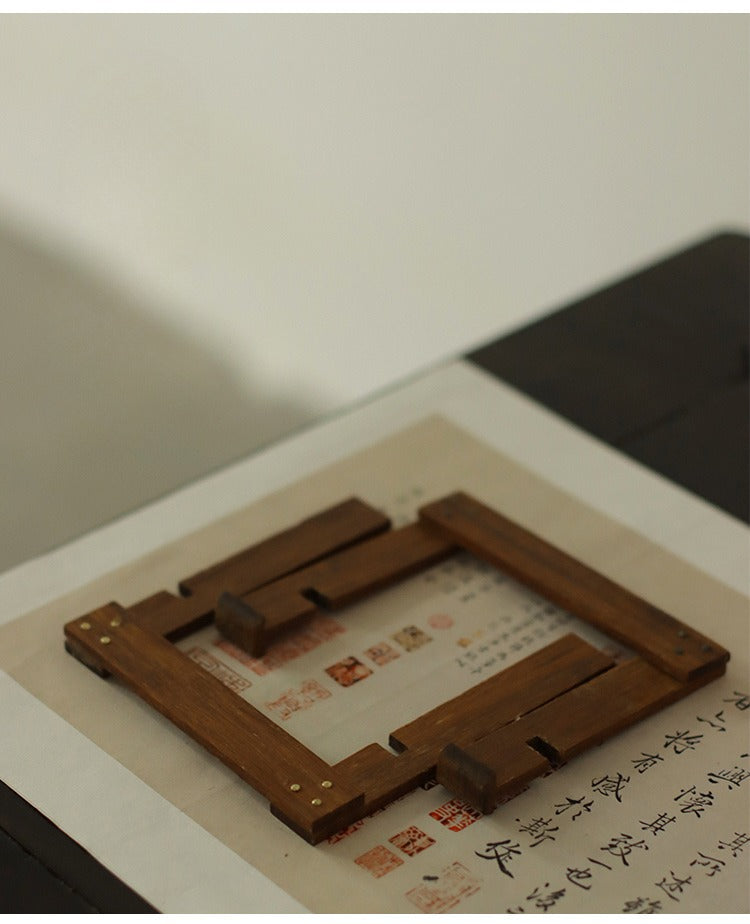 Gohobi Bamboo Pu'er Tea Cake Display Stand – Triangular Easel Shelf for Tea Ceremony Display