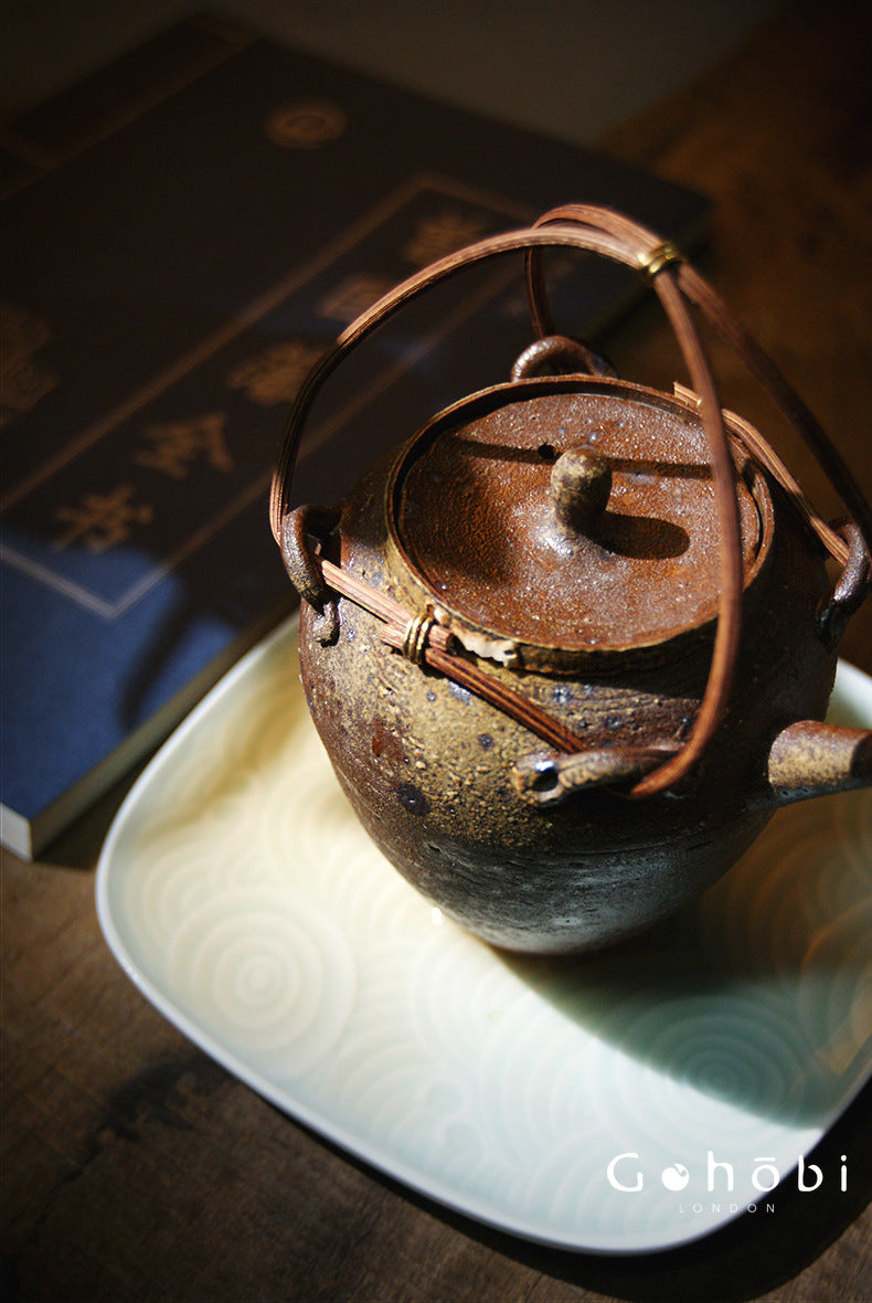 Gohobi Heat-Resistant Old Rock Mud Boiling Teapot – Coarse Pottery Beam-Lifted Stove Kettle (560ml)