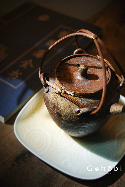 Gohobi Heat-Resistant Old Rock Mud Boiling Teapot – Coarse Pottery Beam-Lifted Stove Kettle (560ml)